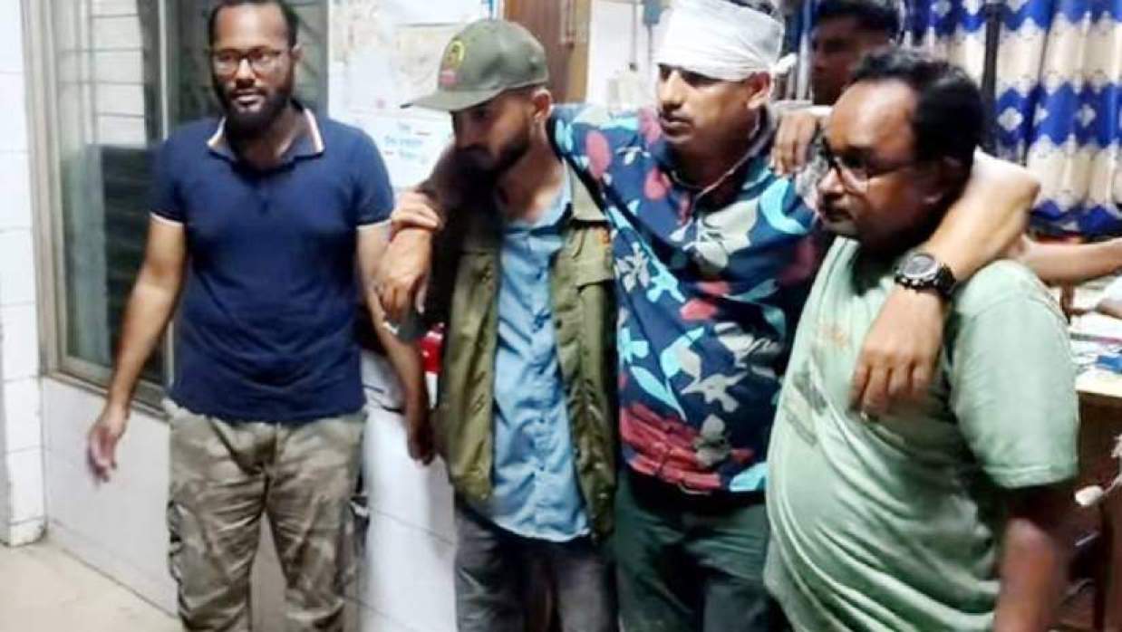 বালুদস্যুদের হামলায় আহত বন কর্মকর্তা