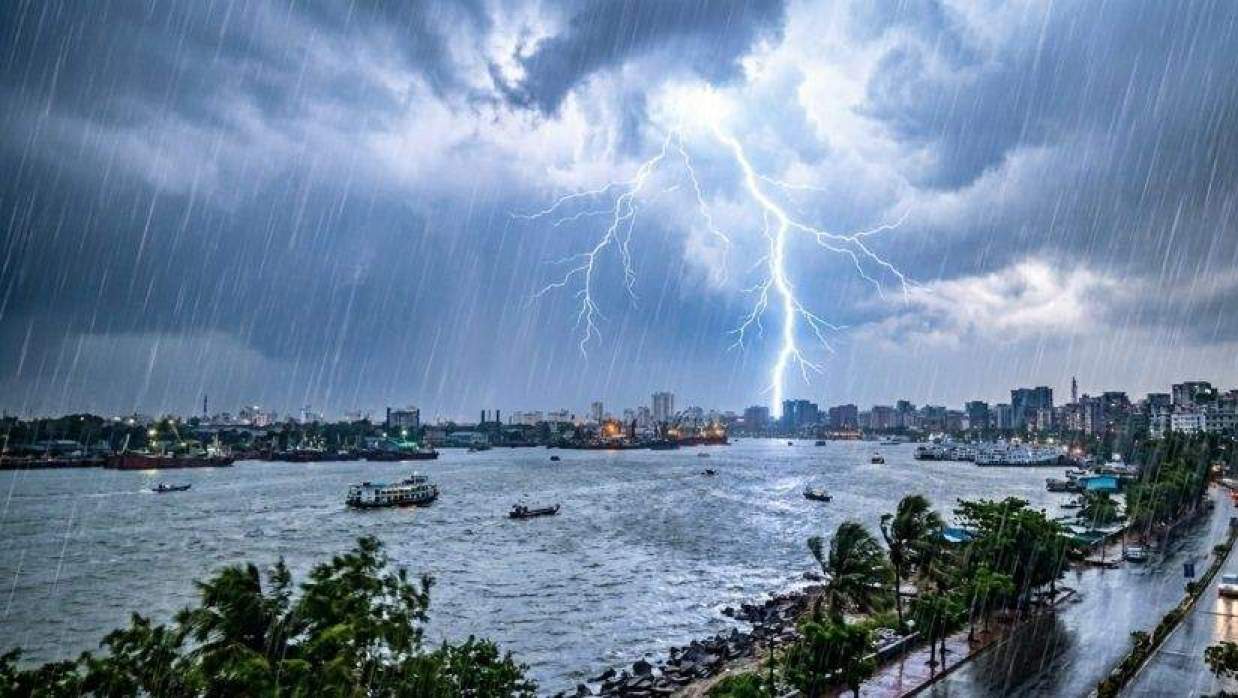 চার জেলায় বেলা ৩টার মধ্যেই ঝড় ও বজ্রসহ বৃষ্টিপাত হতে পারে