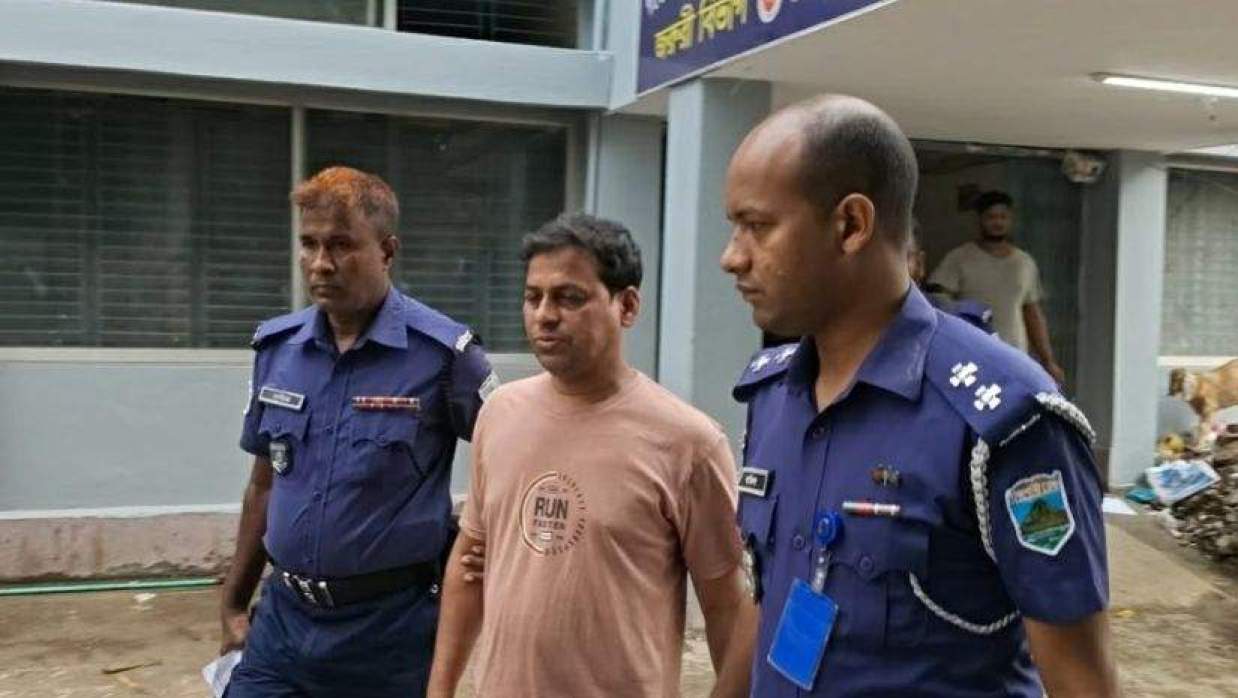স্কুল শিক্ষককে কারাগারে প্রেরণ