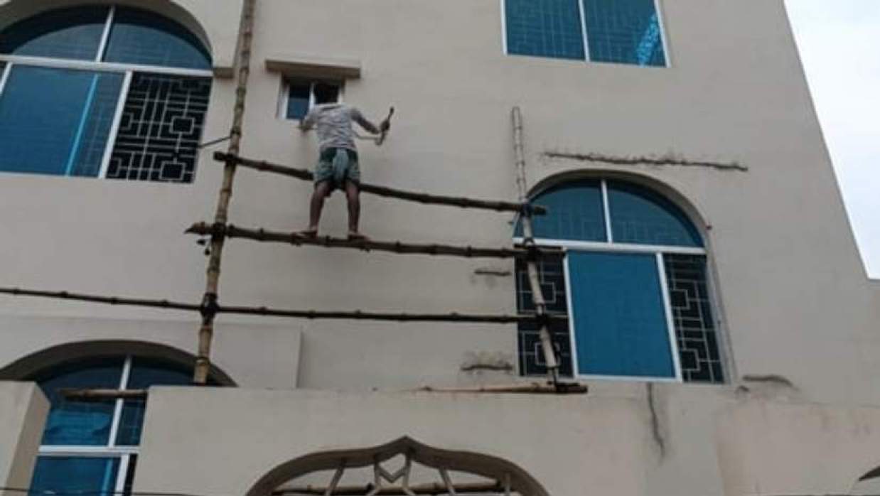 ভালুকা উপজেলার মডেল মসজিদ