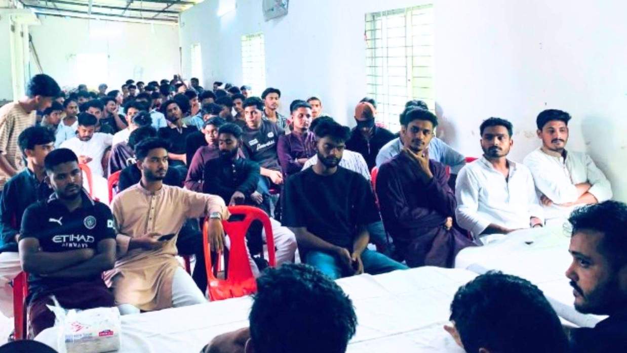 ফটিকছড়িতে সাবেক মেয়রের বিশ্রামাগারে নিষিদ্ধ ছাত্রলীগের মিটিং