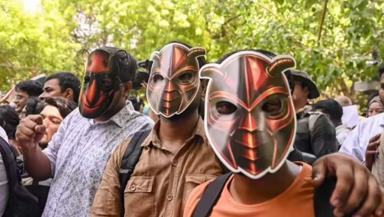 ককরোচ জনতা পার্টির আন্দোলন  