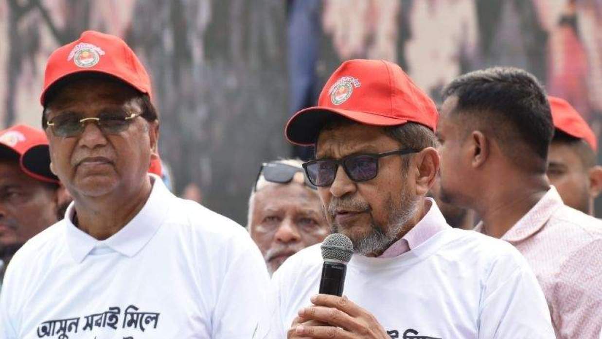 ডেঙ্গু মোকাবিলায় সরকারের অভিযান