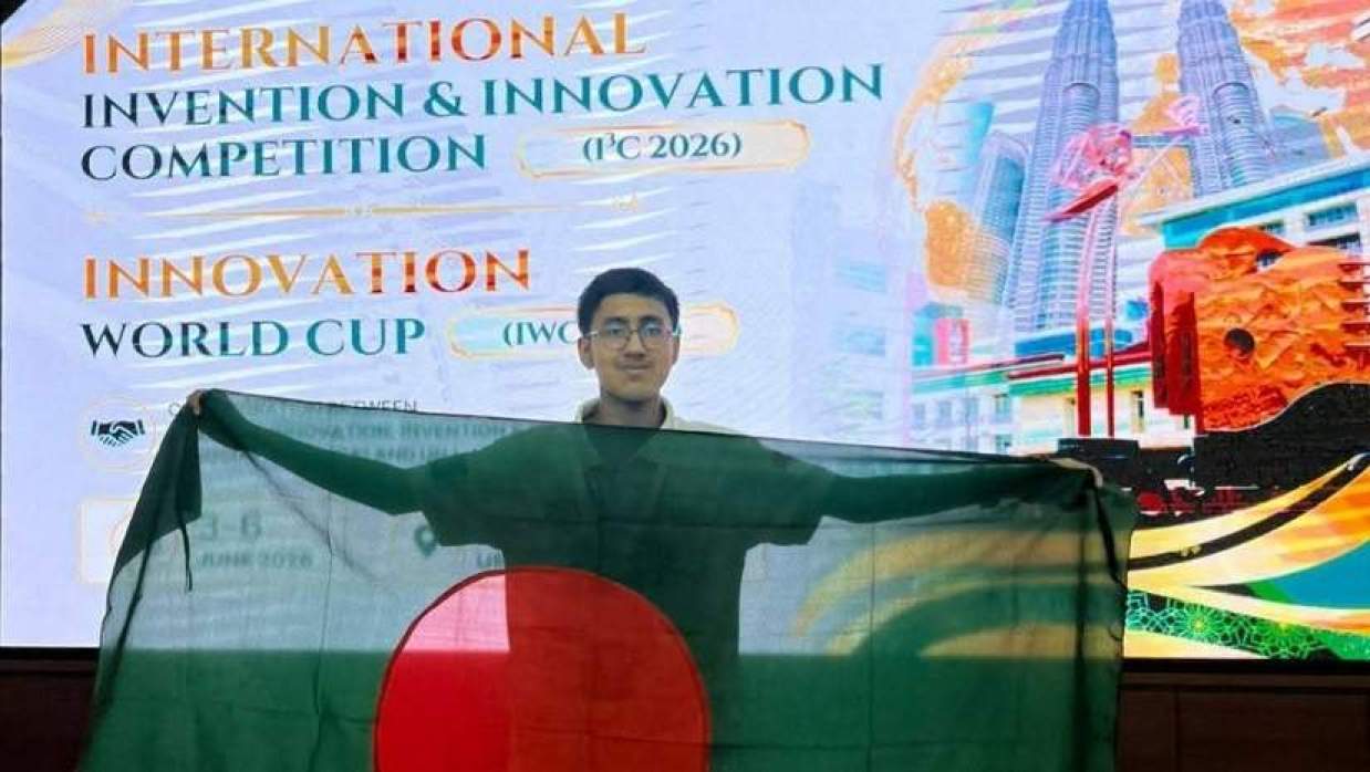 পুরষ্কার বিতরণী অনুষ্ঠানে বাংলাদেশি শিক্ষার্থী এম এ সায়েম প্রিয়ন্ত