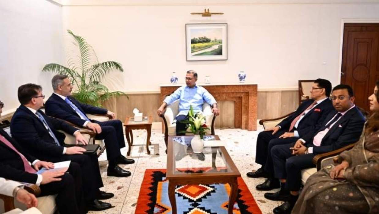 প্রধানমন্ত্রীর তেজগাঁও কার্যালয়ে বৃক্ষরোপণ সংক্রান্ত সভা অনুষ্ঠিত