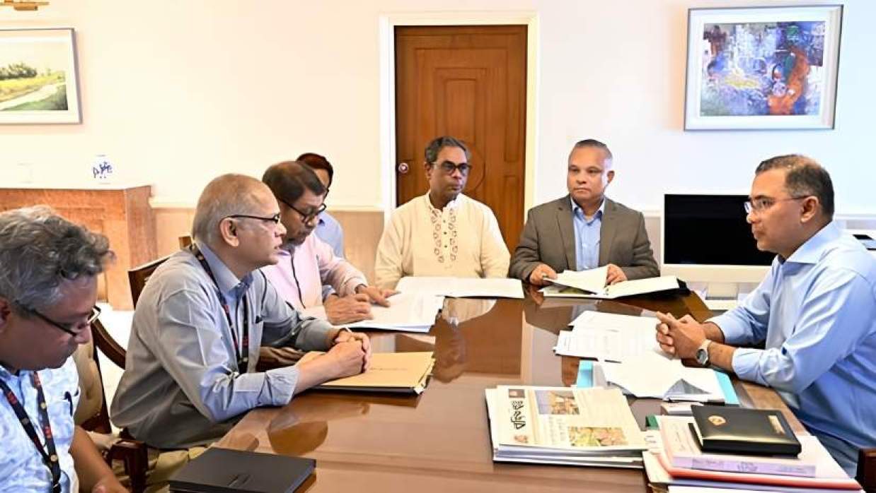 প্রধানমন্ত্রীর সঙ্গে স্বাস্থ্য মন্ত্রণালয় ও বুয়েট প্রতিনিধিদলের সভা