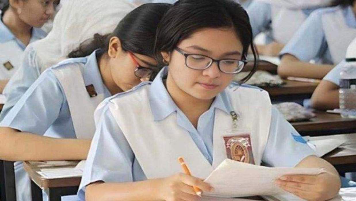  পরীক্ষার হল 
