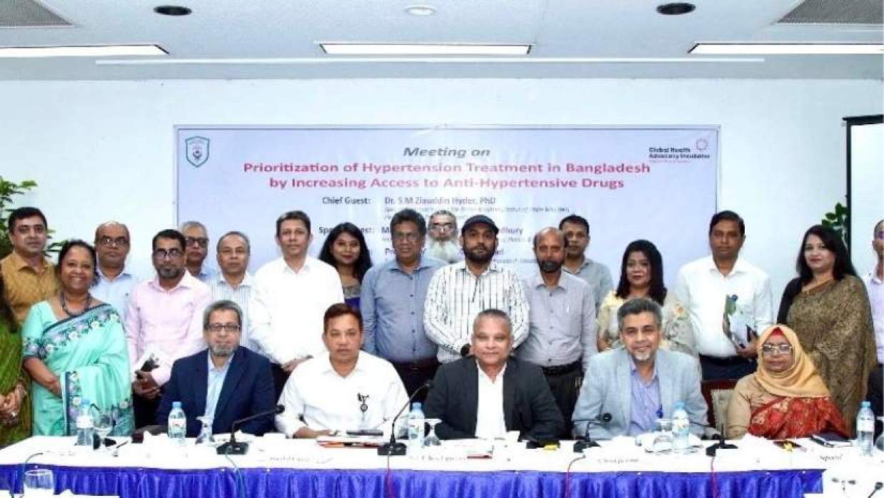 বাংলাদেশ মেডিকেল বিশ্ববিদ্যালয়ে এই গোলটেবিল বৈঠক অনুষ্ঠিত হয়