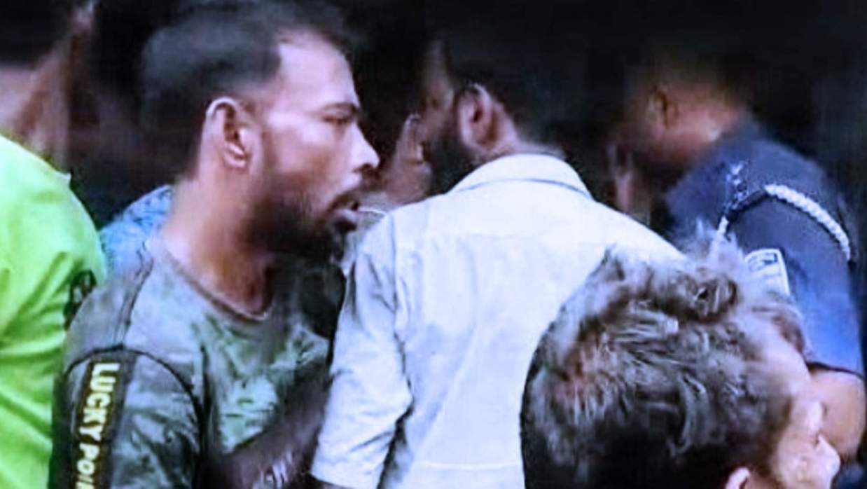 যুবককে ধরতে এসে দুই ভুয়া পুলিশ আটক