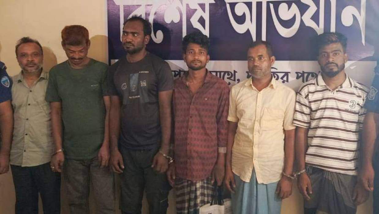 গ্রেপ্তার ছয়জন