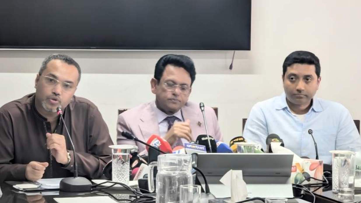বক্তব্য রাখছেন মাহদী আমিন