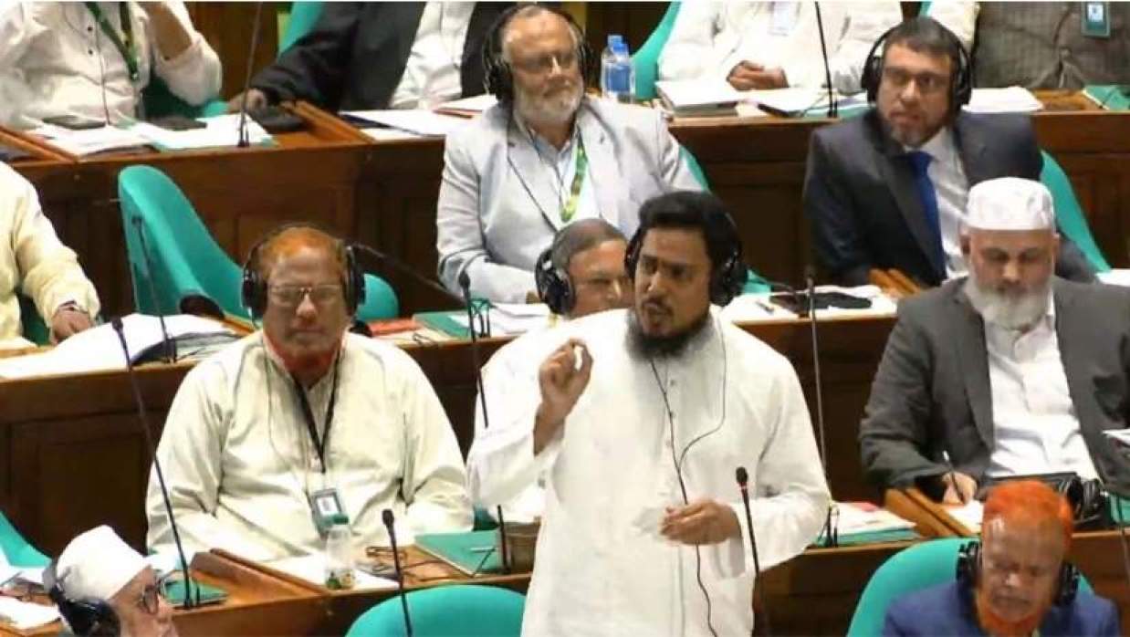 বক্তব্য রাখছেন আখতার হোসেন