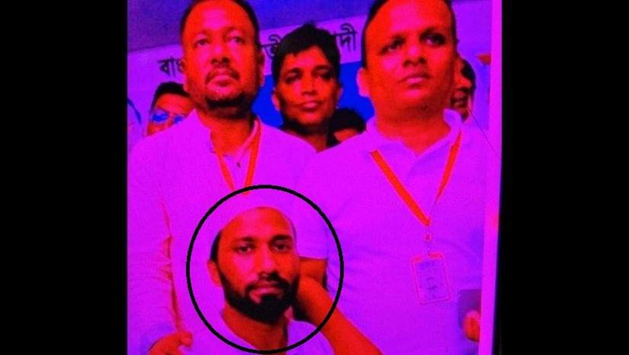 রমনা থানা স্বেচ্ছাসেবক দলের সাবেক আহ্বায়ক বিল্লাল তালুকদার (গোল বৃত্ত)