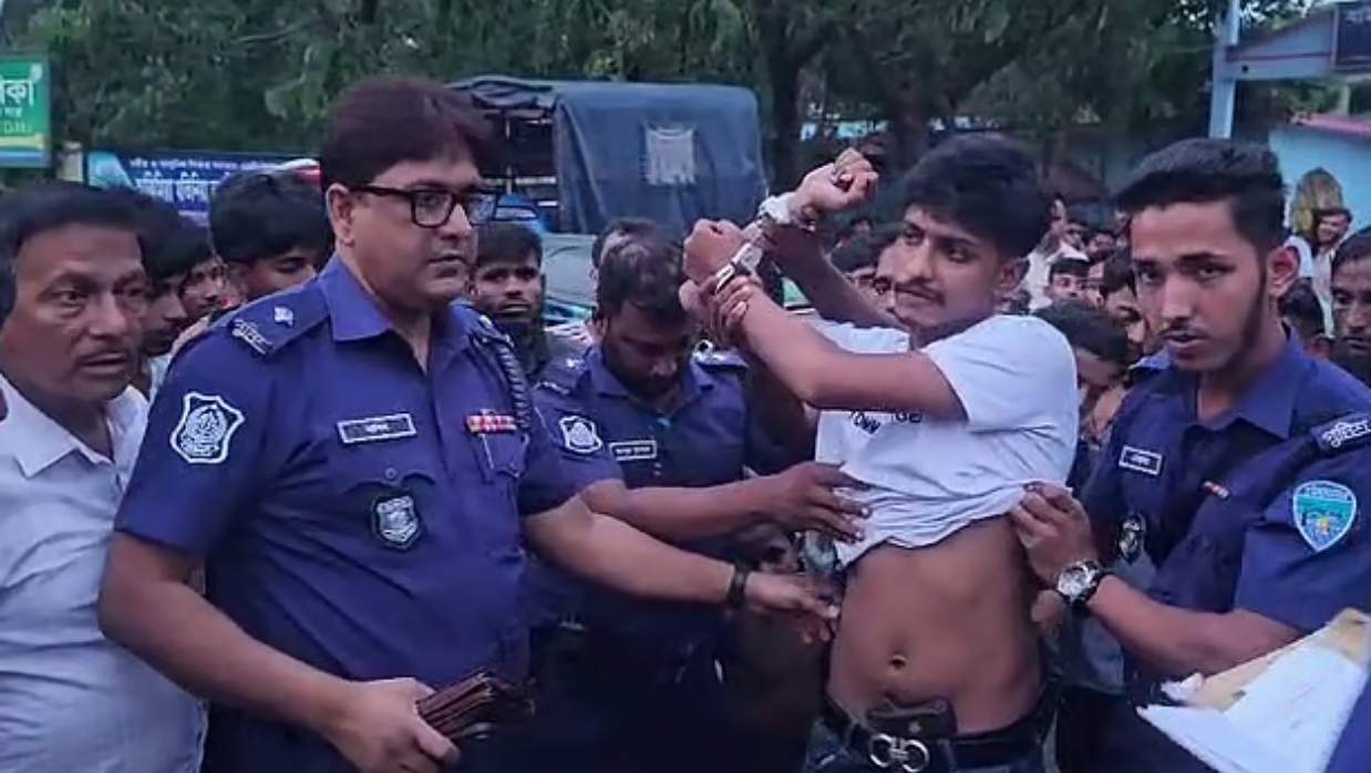 গ্রেপ্তার হওয়া যুবক