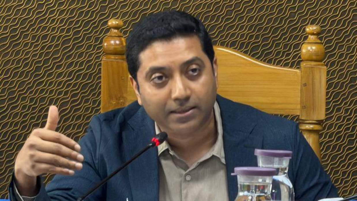 মতবিনিময় সভায় কথা বলছেন প্রাথমিক ও গণশিক্ষা প্রতিমন্ত্রী ববি হাজ্জাজ