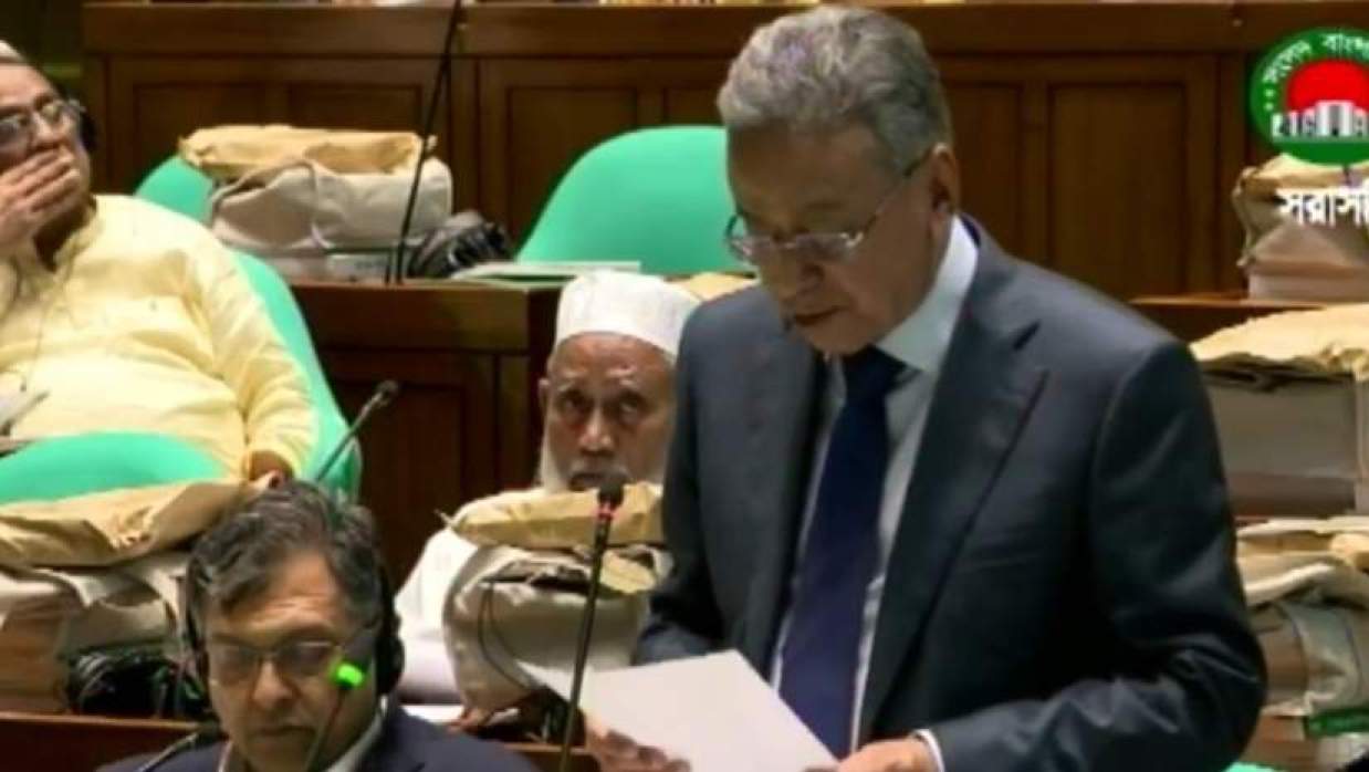 বাজেট উপস্থাপন করছেন অর্থমন্ত্রী আমির খসরু মাহমুদ চৌধুরী