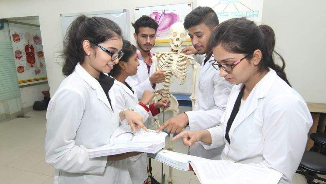 মেডিকেল শিক্ষার্থী