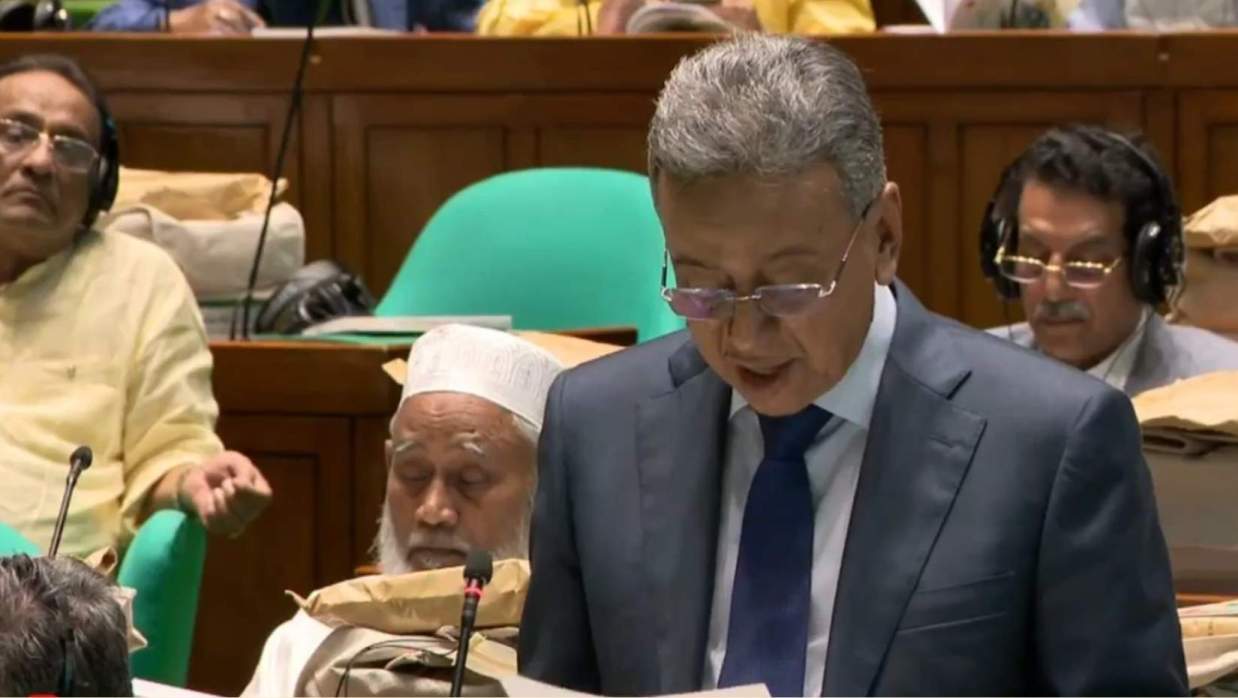 বাজেট অধিবেশনে অর্থমন্ত্রী আমির খসরু মাহমুদ চৌধুরী