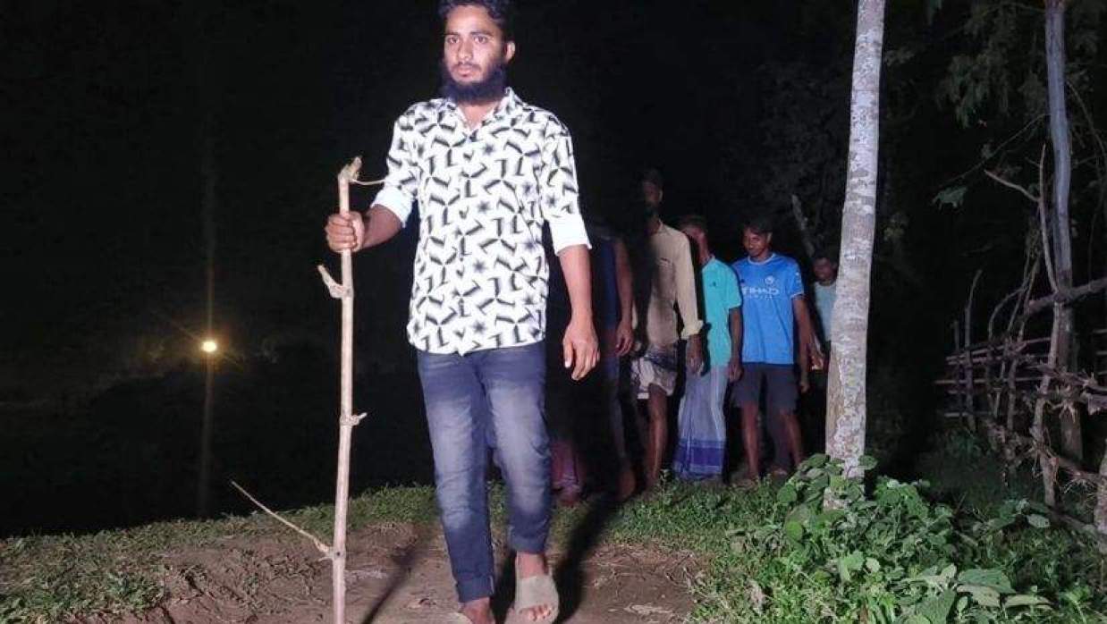 সীমান্তে বিজিবির সঙ্গে পাহাড়ায় জনতা