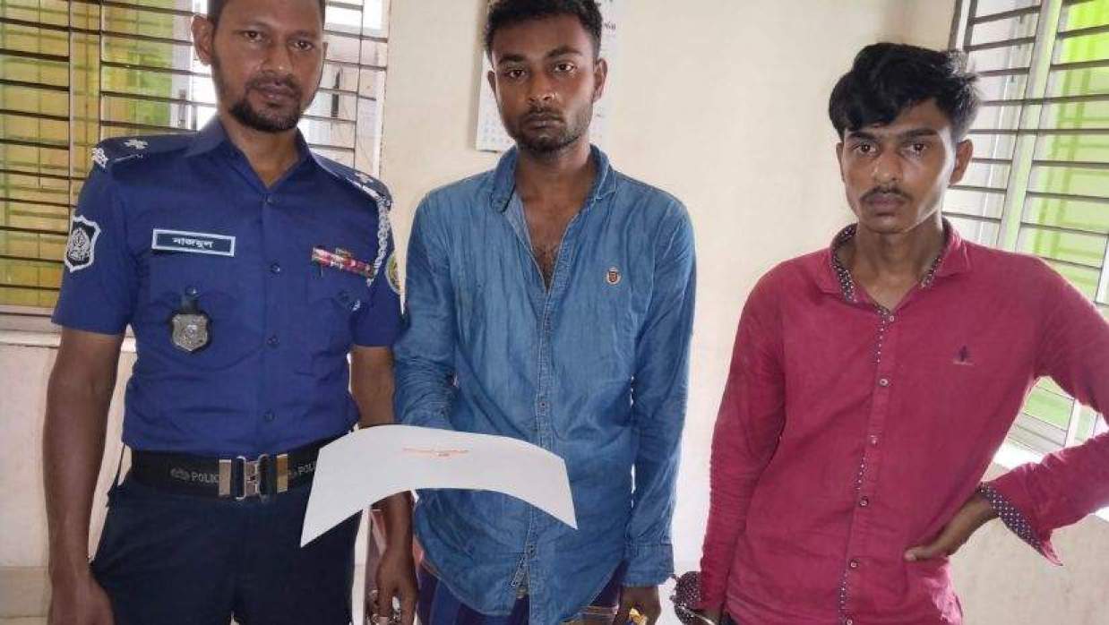 আটককৃত দুই যুবক