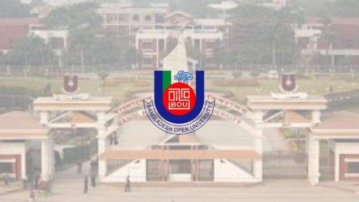 ক্যাম্পাসের ভবনে অনুমতি ছাড়া বসবাস, ‘অসামাজিক ও অনৈতিক’ কর্মকাণ্ডে জড়ানোর অভিযোগ