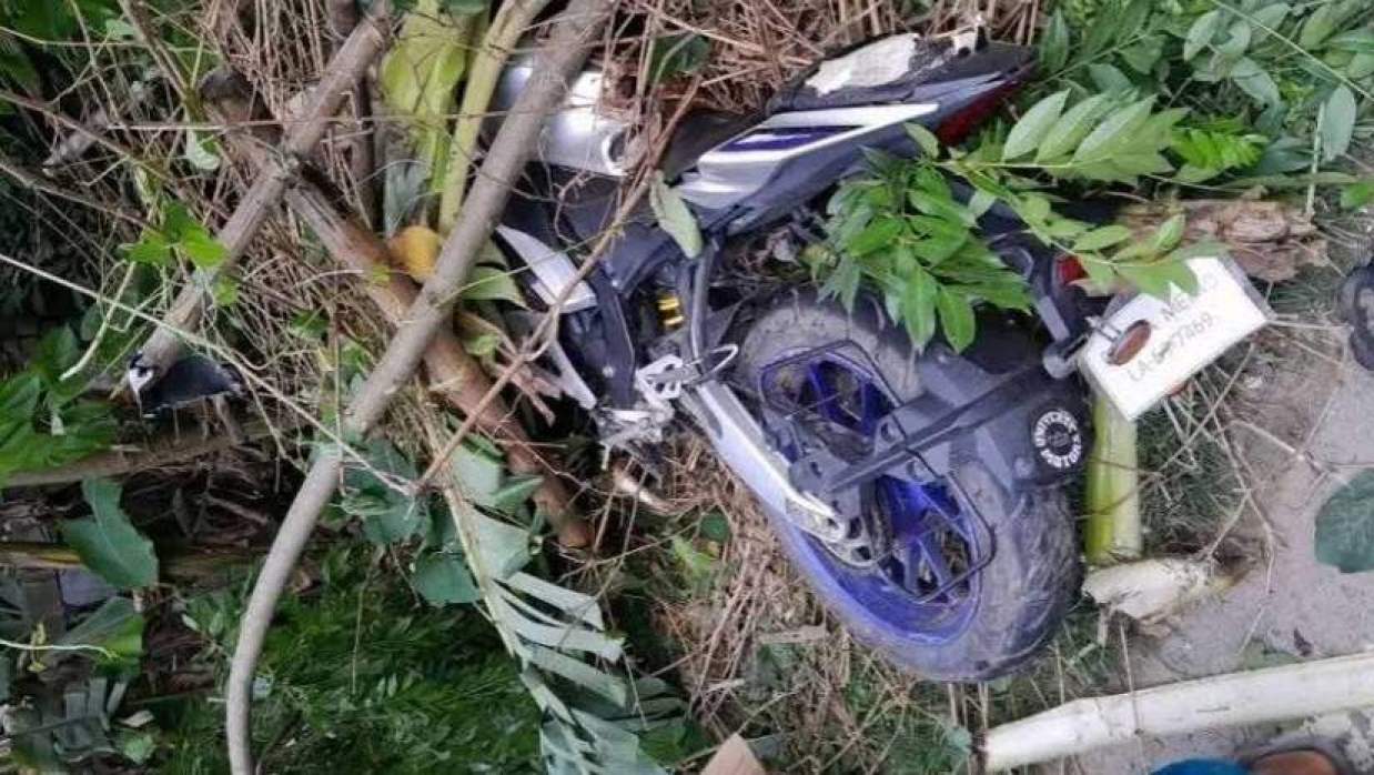 দুর্ঘটনাকবলিত মোটরসাইকেল