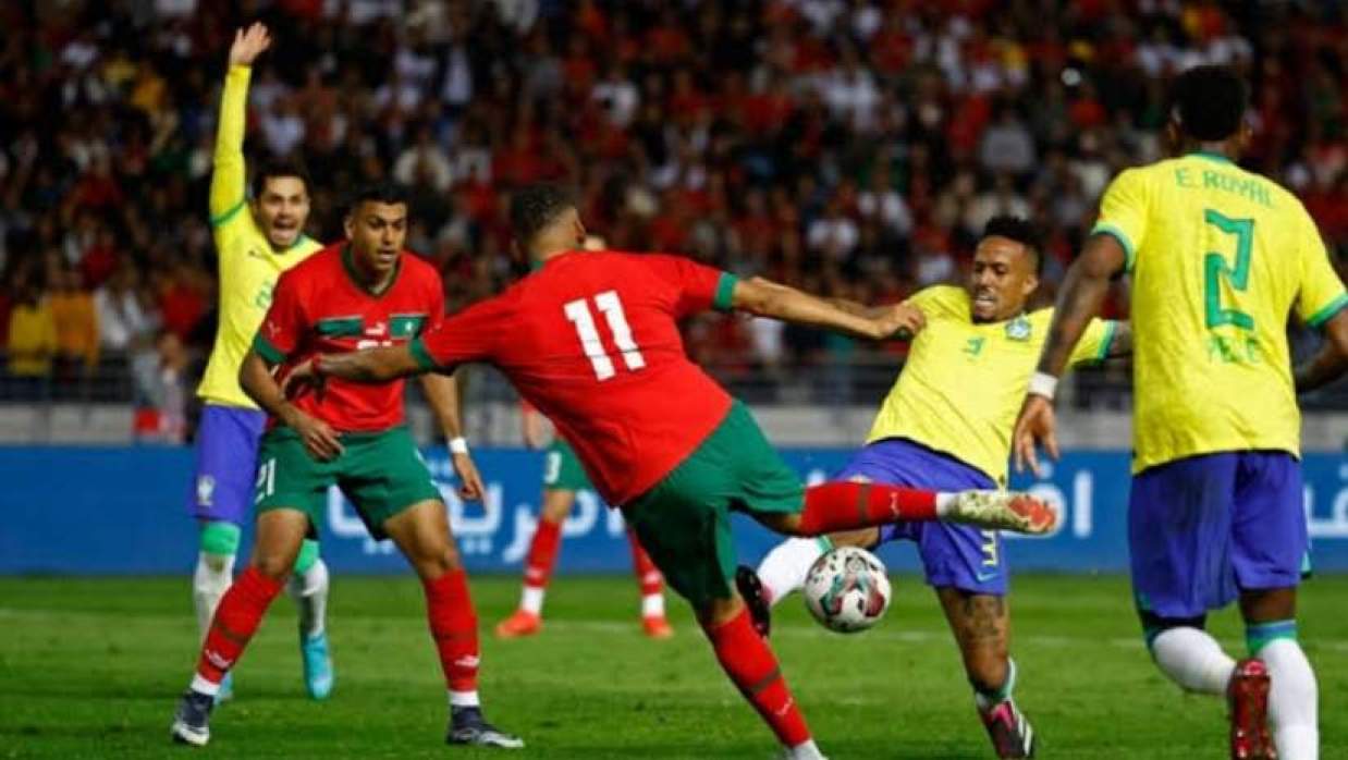 ব্রাজিল ও মরক্কো দলের ফুটবলাররা