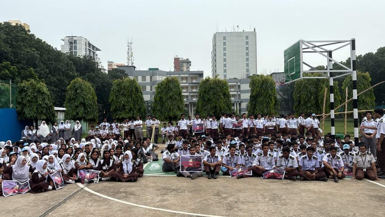 রাজউক উত্তরা মডেল কলেজে বিক্ষোভ