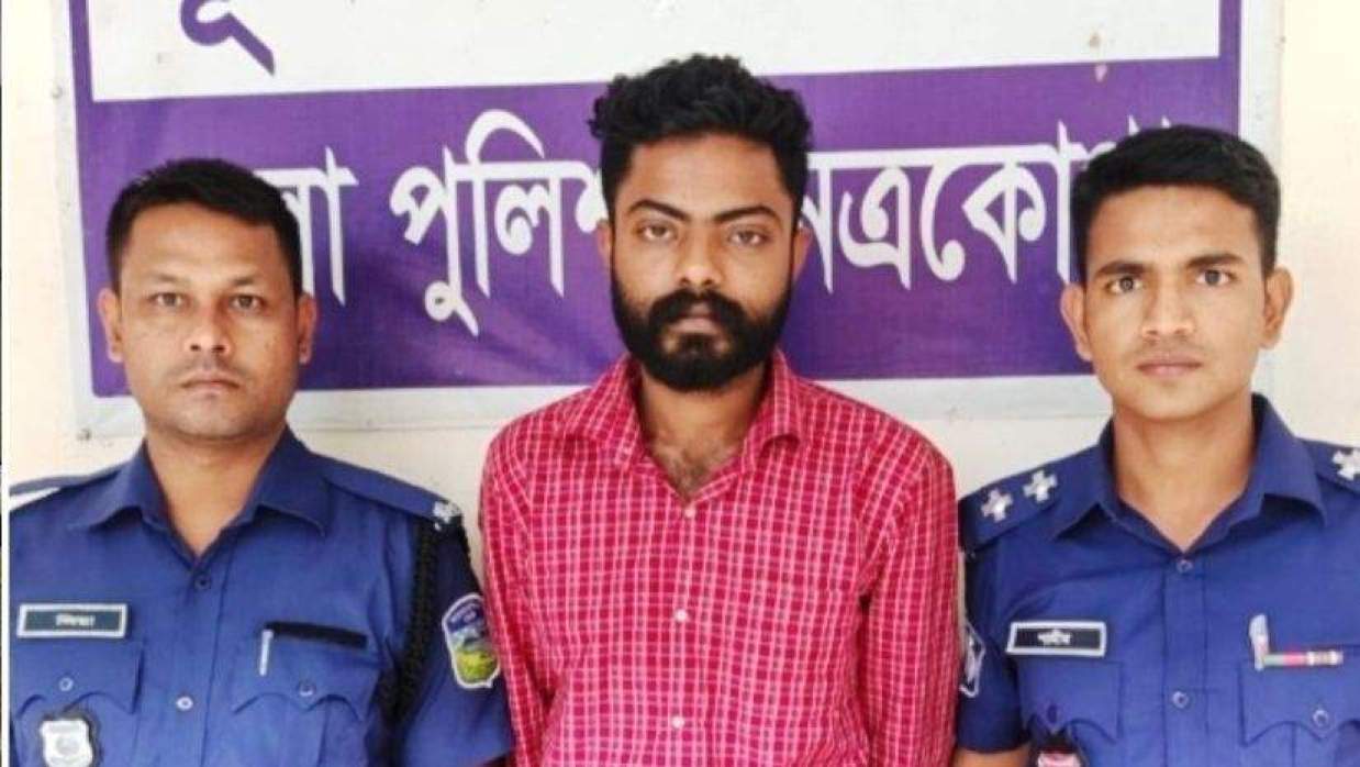 গ্রেপ্তারকৃত  শিশির আহম্মদ তালুকদার রাতুল 