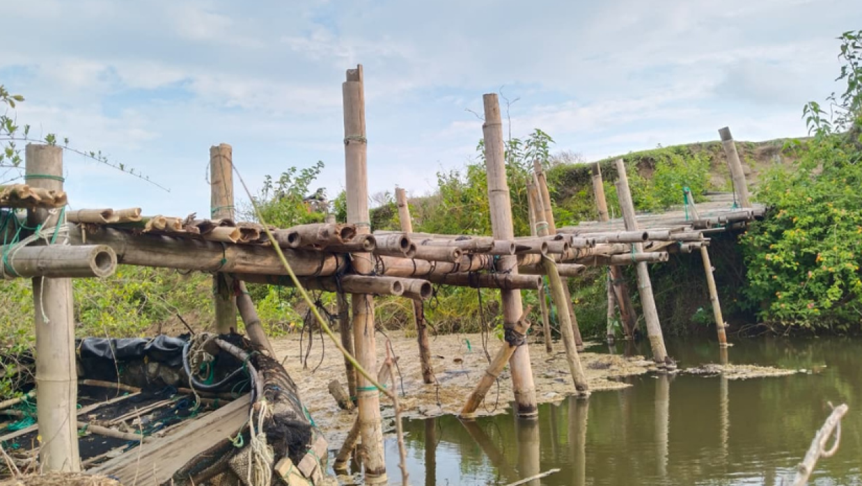 সড়ক আছে সেতু নেই 