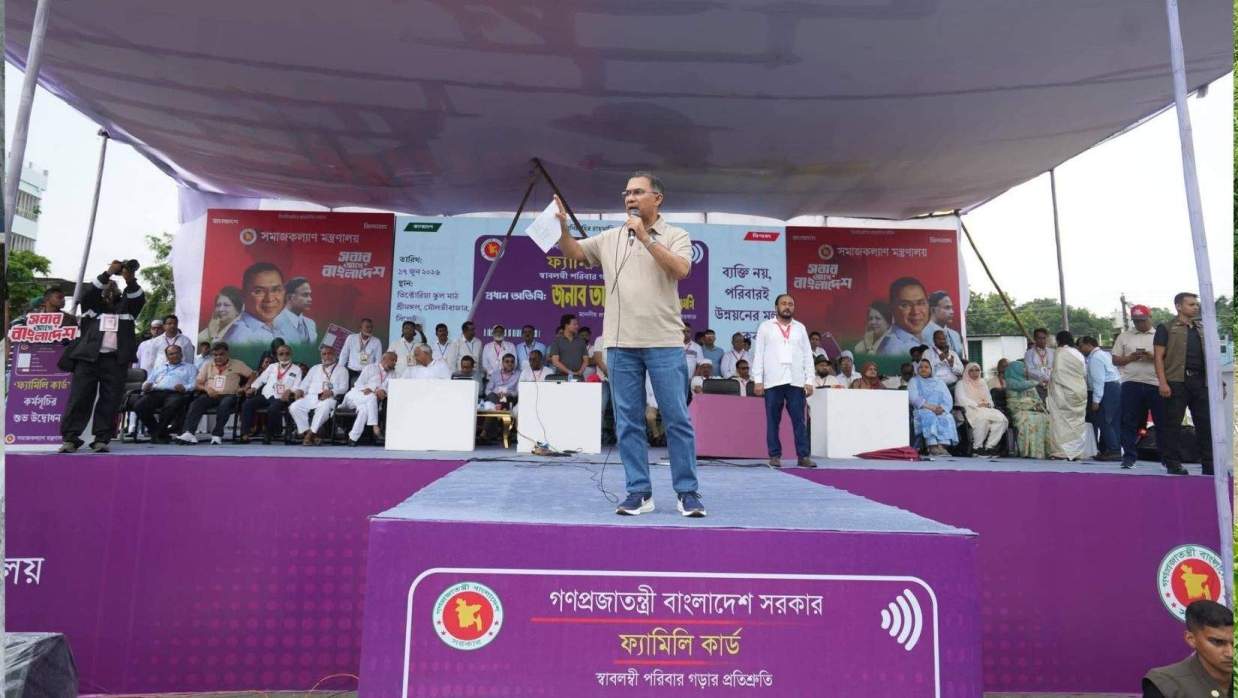 শ্রীমঙ্গলের ভিক্টোরিয়া উচ্চ বিদ্যালয় মাঠে ফ্যামিলি কার্ড বিতরণের অনুষ্ঠানে প্রধানমন্ত্রী