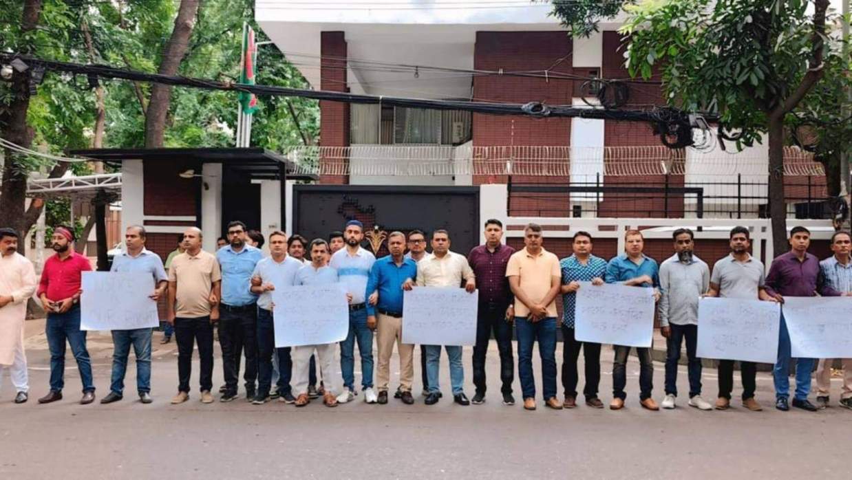 গুলশানে চেয়ারম্যানের কার্যালযের সামনে যুবদলের পদবঞ্চিতদের মানববন্ধন 