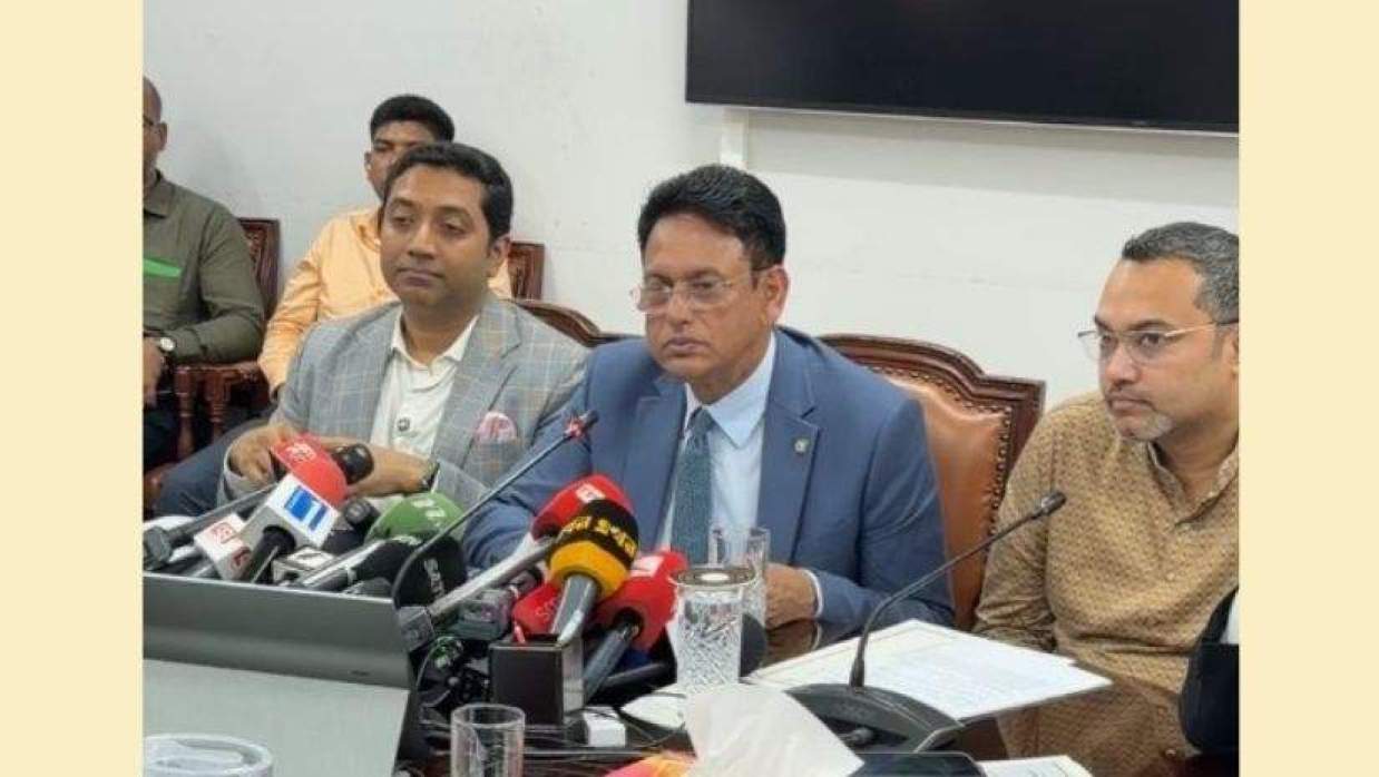 শিক্ষা এবং প্রাথমিক ও গণশিক্ষা মন্ত্রী ড. আ ন ম এহছানুল হক মিলন