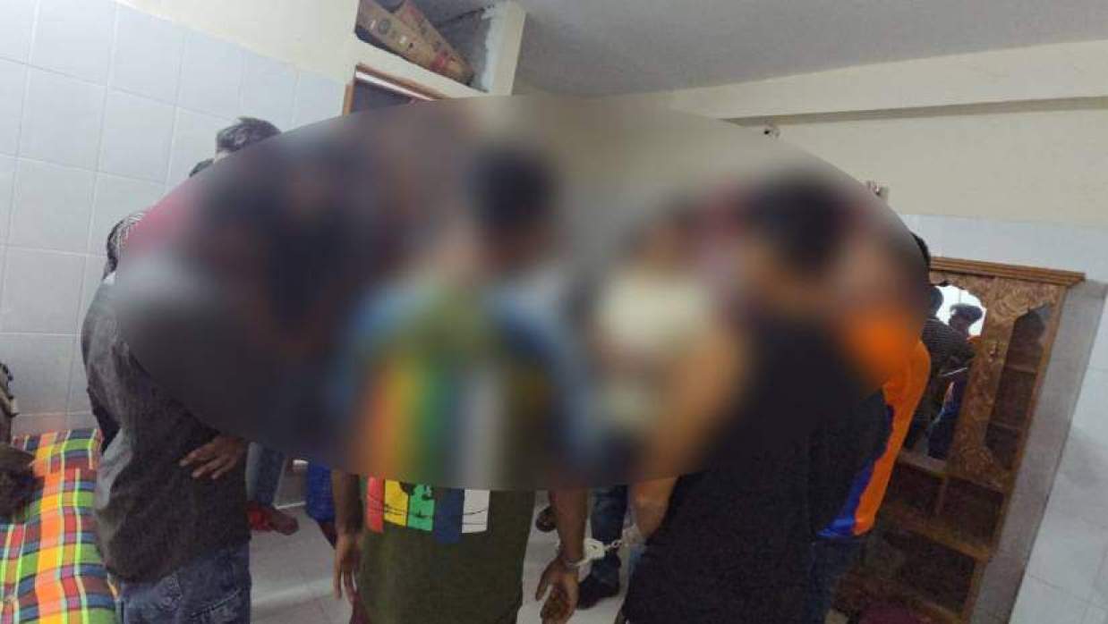 কুয়াকাটার একটি আবাসিক হোটেলে অভিযানে আটক যুবকরা