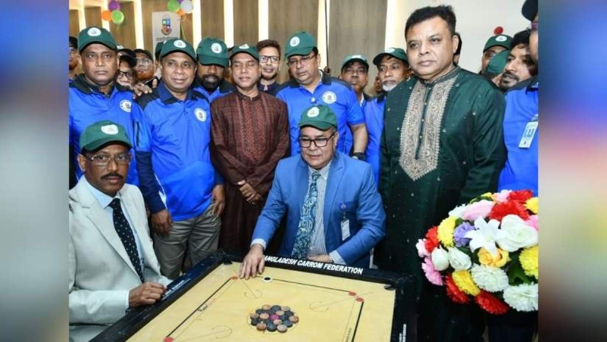 আন্তঃবিশ্ববিদ্যালয় ক্যারাম প্রতিযোগিতার উদ্ধোধন করছেন জাতীয় বিশ্ববিদ্যালয়ের ভিসি অধ্যাপক ড. এ এস এম আমানুল্লাহ