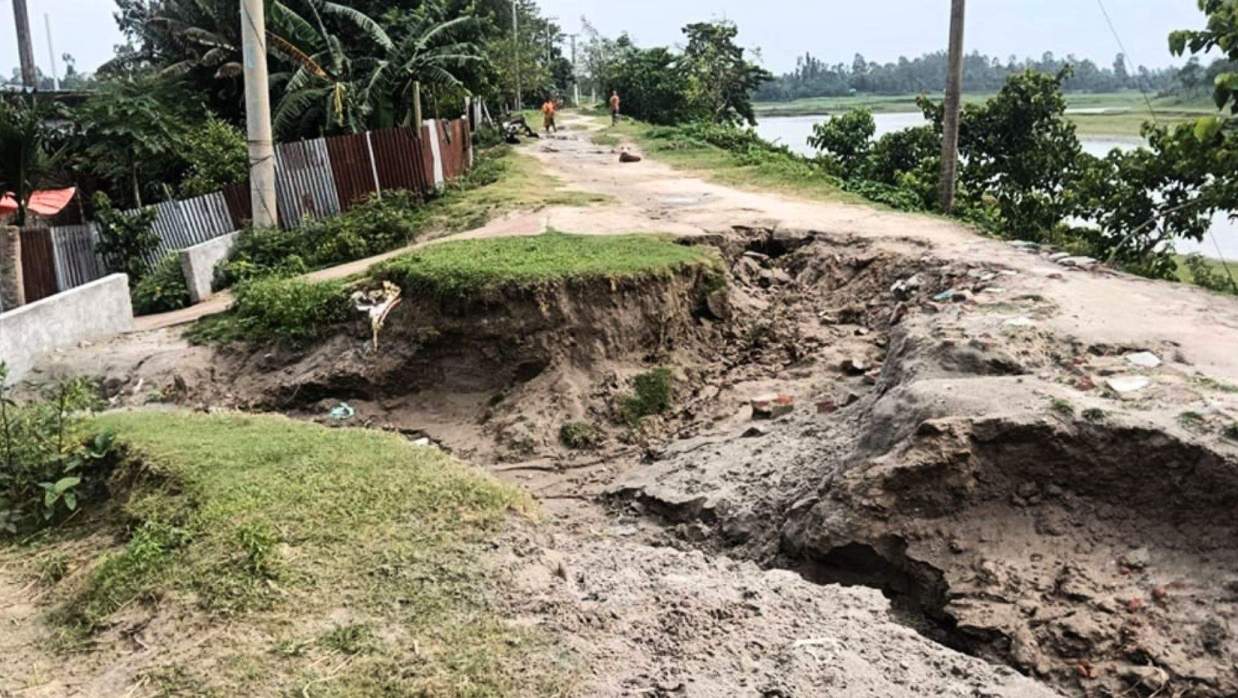 গাইবান্ধার শহর রক্ষা বাঁধের বেহাল দশা