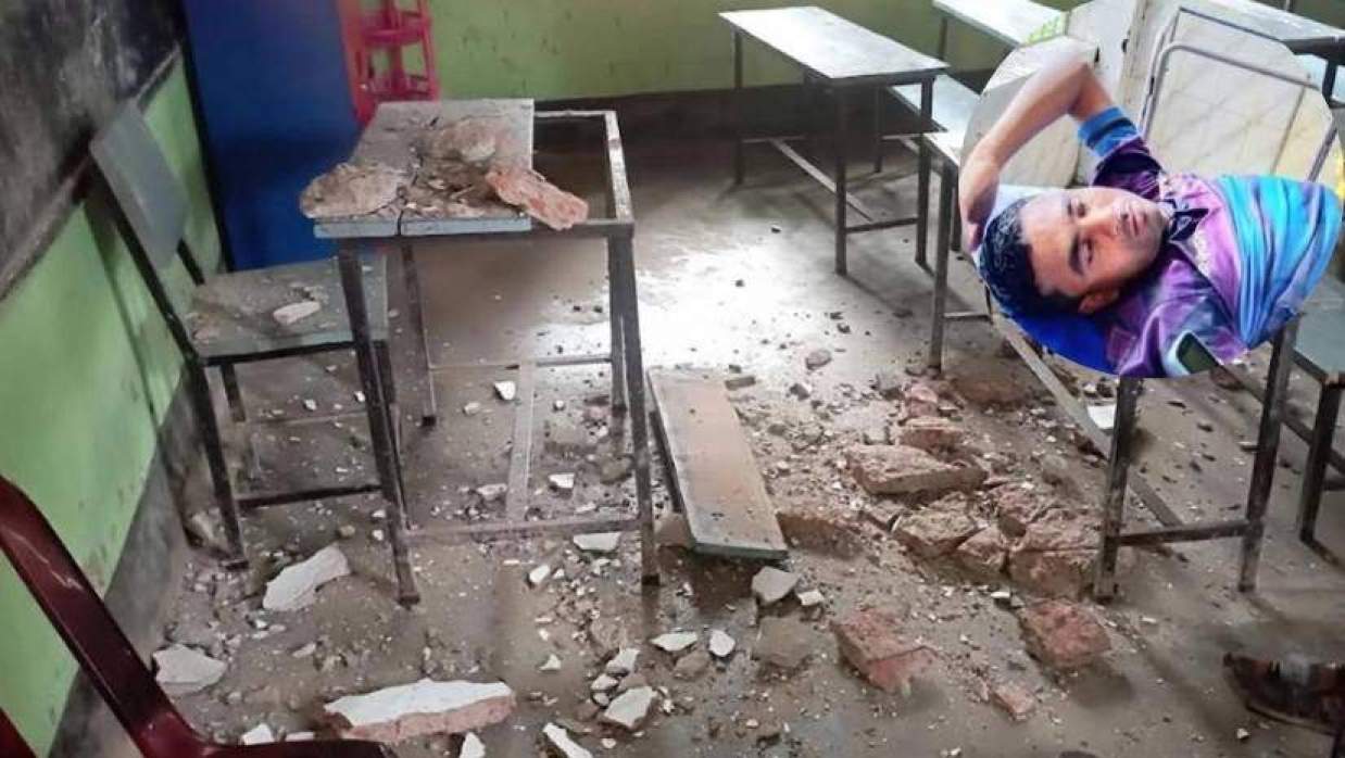 পুরোনো জরাজীর্ণ ভবনের ছাদ ধসে দপ্তরি আহত
