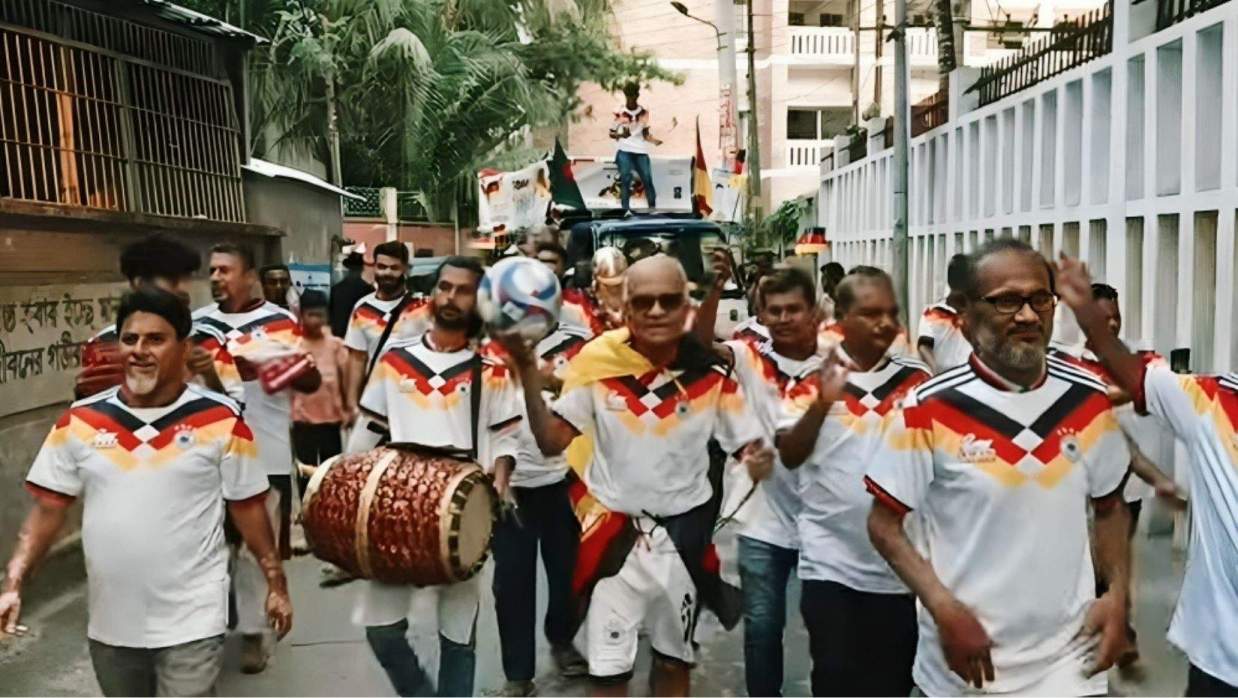 গোপালগঞ্জে শোভাযাত্রা করেছেন জার্মানের সমর্থকরা
