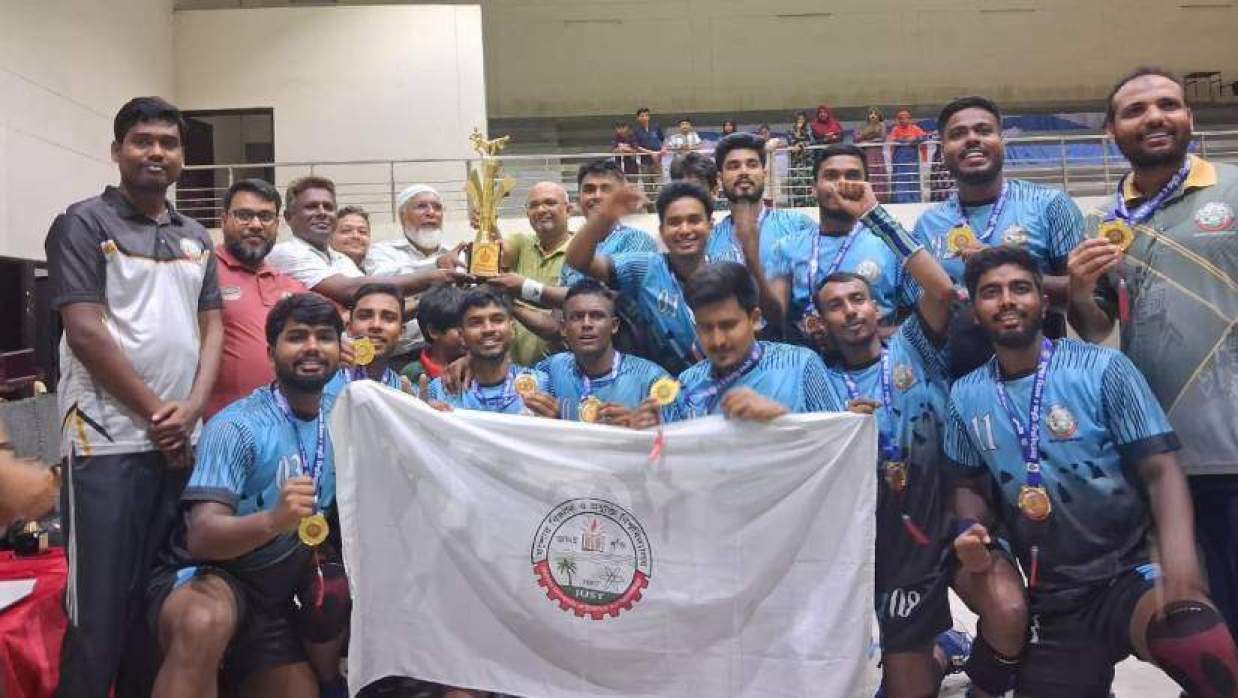 শিরোপা হাতে যবিপ্রবি কাবাডি দল
