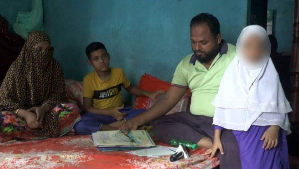 পরিবারের সঙ্গে জুবায়ের হোসেন
