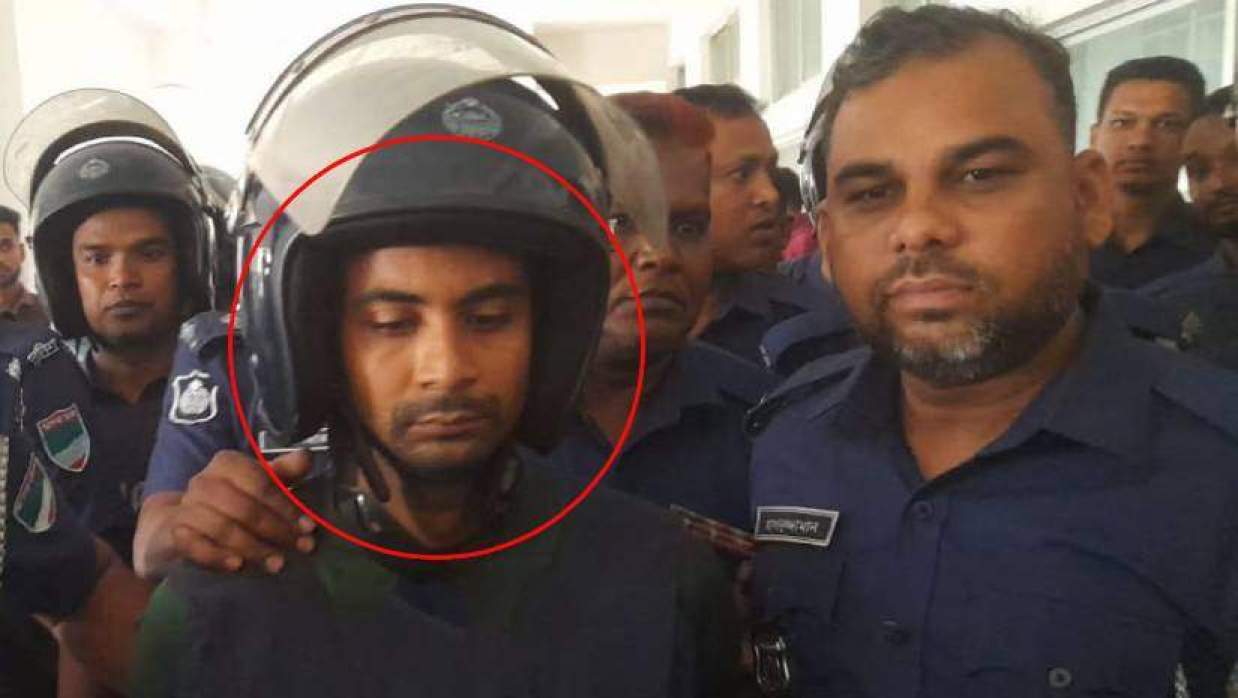আদালতে আবু তাহের (গোল চিহ্নিত)