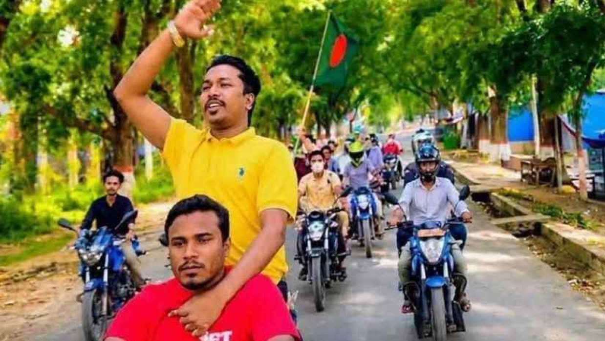চট্টগ্রাম বিশ্ববিদ্যালয়ে ছাত্রলীগের মোটরসাইকেল শোডাউন