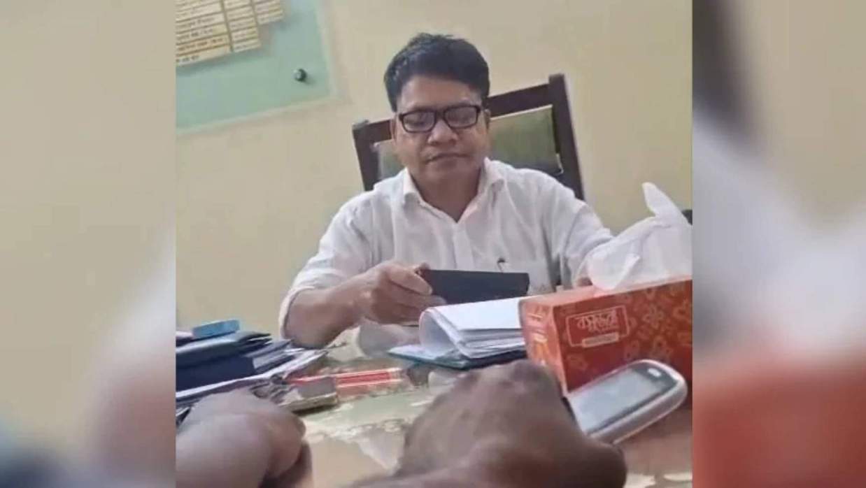 দেবীগঞ্জ উপজেলা প্রকল্প বাস্তবায়ন কর্মকর্তা (পিআইও) বাবুল চন্দ্র রায়
