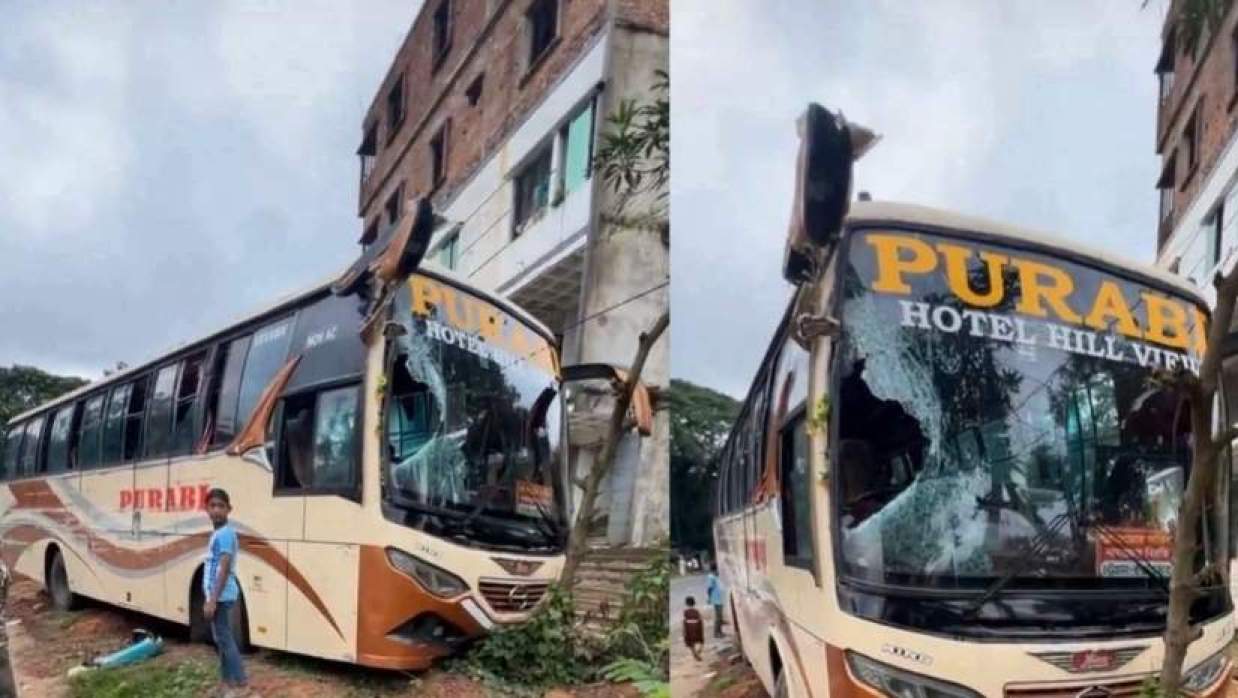 দুই বাসের মুখোমুখি সংঘর্ষ