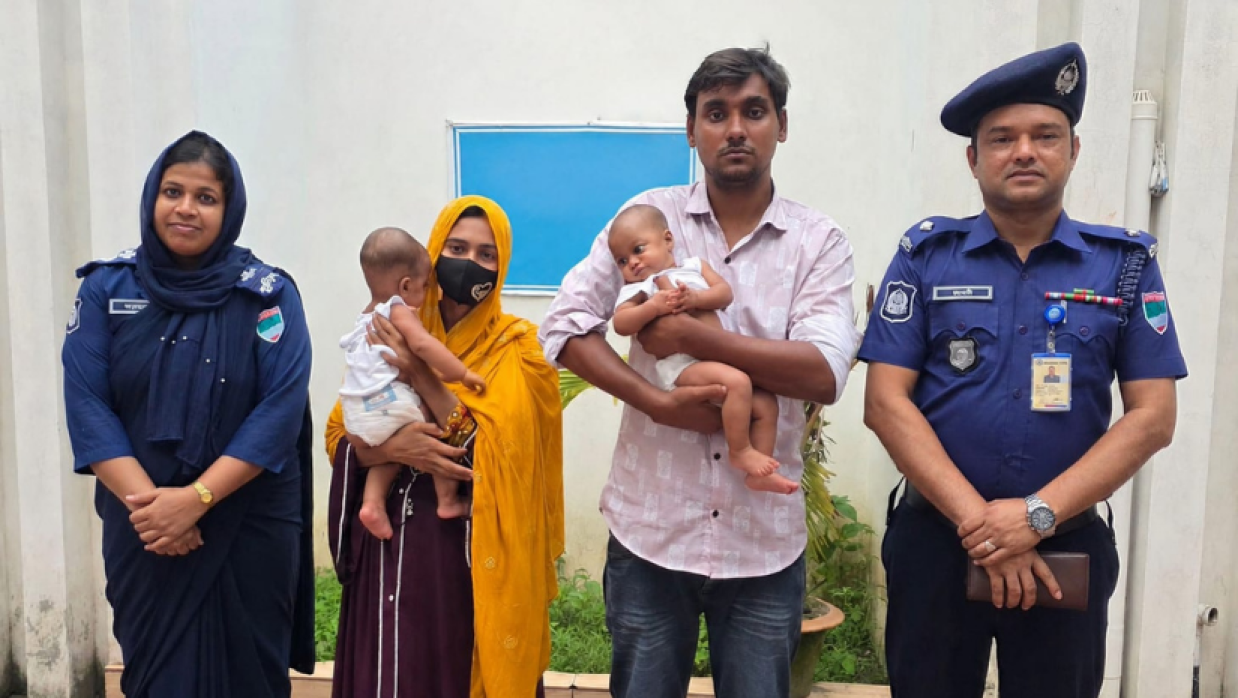  যমজ কন্যাসন্তানকে নিয়ে স্বামীর সংসারে ফিরলেন 