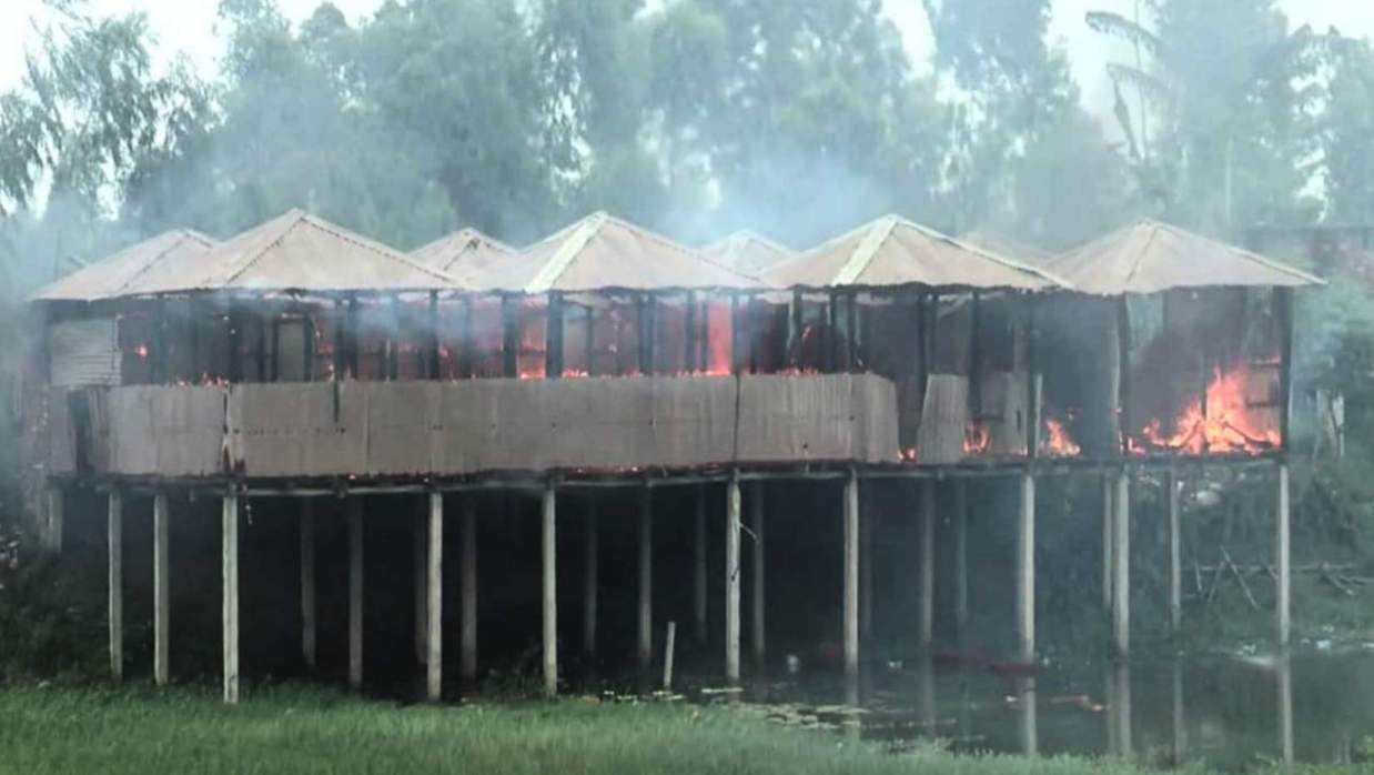 ম্যানেজারের বিরুদ্ধে শিশু ধর্ষণচেষ্টার অভিযোগ, রেস্টুরেন্টে আগুন