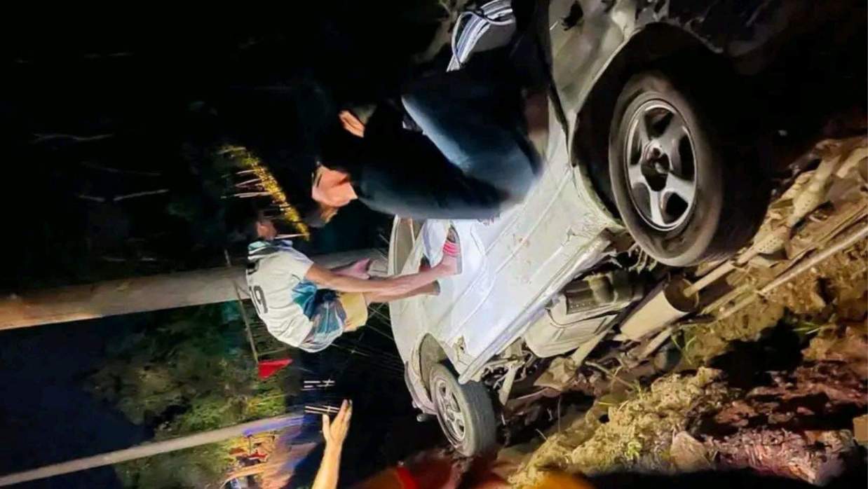 অভিযানে যাওয়ার পথে ডিবির গাড়ি খাদে, আহত ৮ পুলিশ