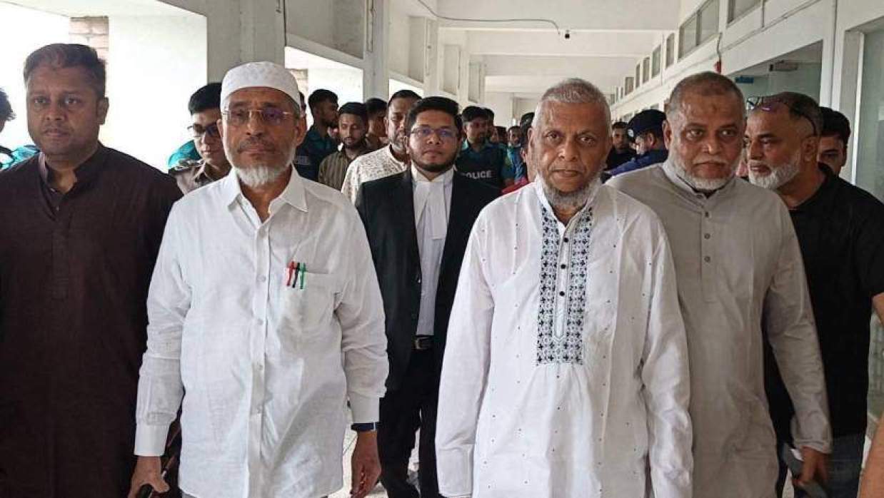আরিফুল হক চৌধুরী, লুৎফুজ্জামান বাবর, জি কে গৌছসহ আসামিরা আদালতে হাজির হন