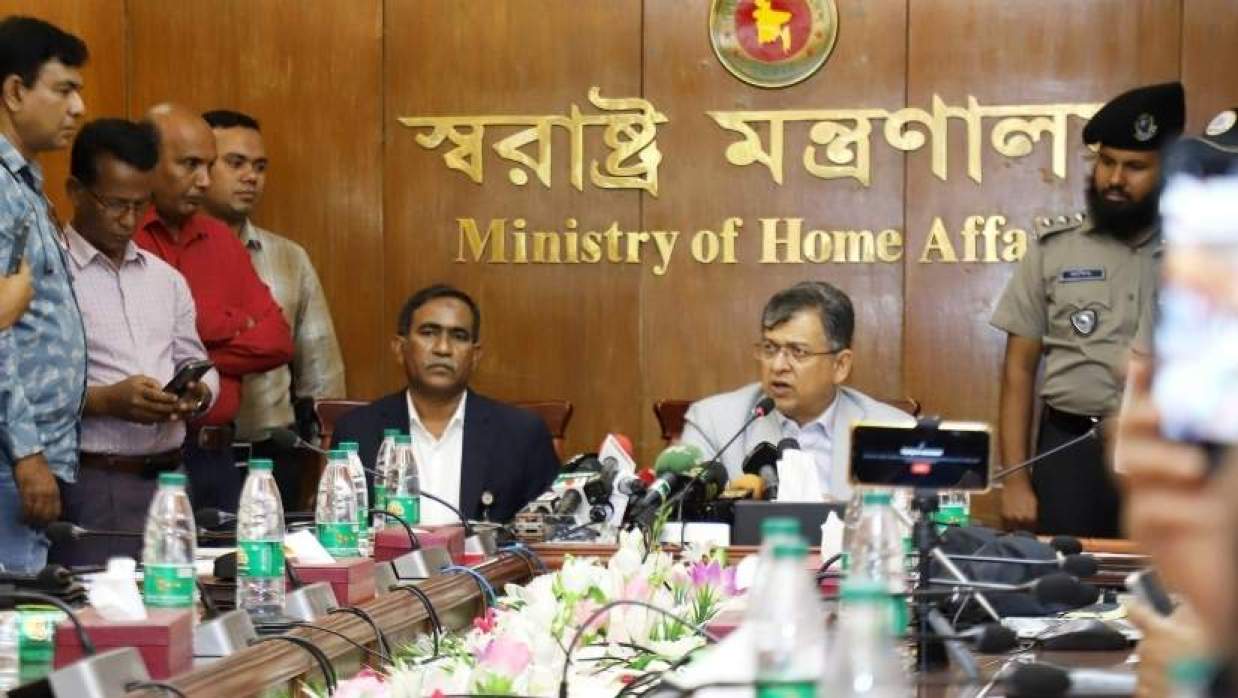 স্বরাষ্ট্রমন্ত্রী সালাহউদ্দিন আহমদ
