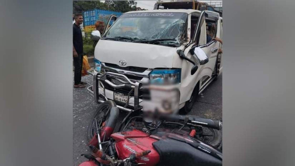 চট্টগ্রামে ট্রাক-মাইক্রোবাসের চাপায় জামায়াত নেতা নিহত হয়েছেন